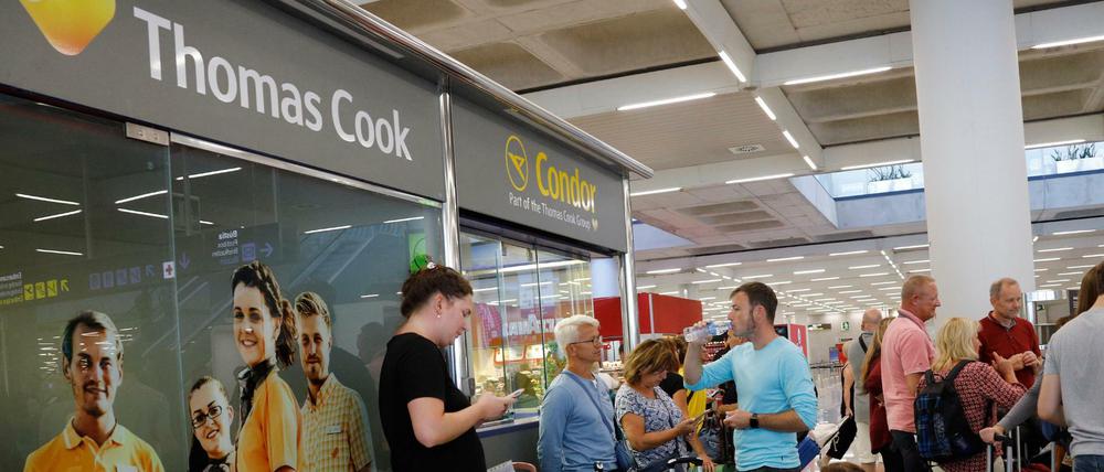 Wie geht es weiter nach der Pleite? Kunden von Thomas Cook werden nach Hause gebracht. 