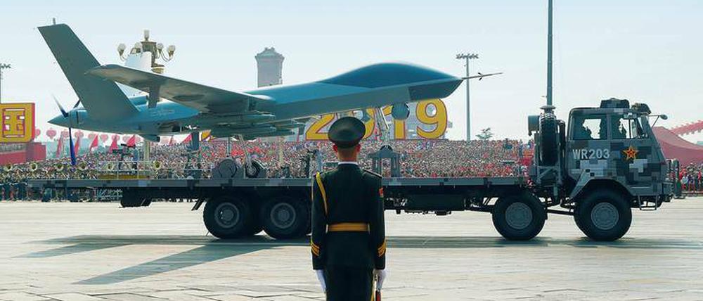 Mit einer gewaltigen Militärparade, auf der auch dieses Drohne vorgestellt wurde, feierte die Volksrepublik ihren 70. Gründungstag.