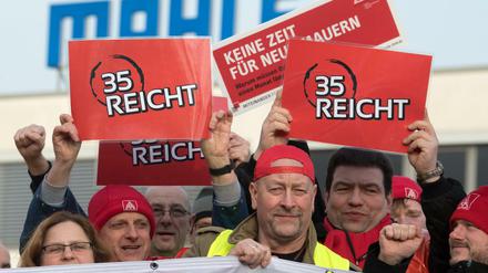 Alle Proteste vergebens: Auf absehbarer Zeit wird im Osten drei Stunden länger gearbeitet als im Westen. 
