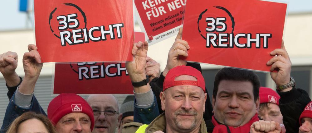 Alle Proteste vergebens: Auf absehbarer Zeit wird im Osten drei Stunden länger gearbeitet als im Westen.