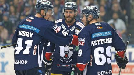 Gesprächsbedarf. Bei den Eisbären gibt es einiges zu korrigieren.