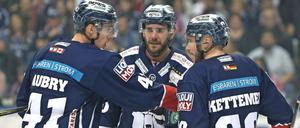 Gesprächsbedarf. Bei den Eisbären gibt es einiges zu korrigieren.