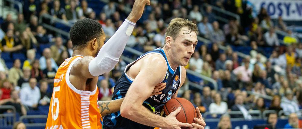Tyler Cavanaugh (rechts) ist mit Alba gut in die Saison gestartet. Gegen Vechta siegten die Berliner am Mittwochabend deutlich.