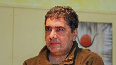 Der Autor Jovan Nikolic bei einer Schullesung in Köln. 