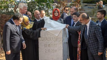Enthüllung des Gedenksteins Khashoggi.