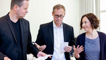 Klaus Lederer (Die Linke, l), Kultursenator von Berlin, Michael Müller (SPD), Regierender Bürgermeister und Ramona Pop (Bündnis 90/Die Grünen Berlin), Wirtschaftssenatorin.