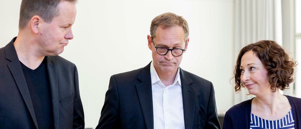 Klaus Lederer (Die Linke, l), Kultursenator von Berlin, Michael Müller (SPD), Regierender Bürgermeister und Ramona Pop (Bündnis 90/Die Grünen Berlin), Wirtschaftssenatorin.