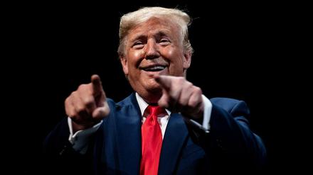 US President Donald Trump speaks after signing an executive order regarding Medicare at Sharon L. Morse Performing Arts Center October 3, 2019, in The Villages, Florida. (Photo by Brendan Smialowski / AFP)
