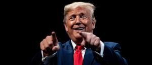 US President Donald Trump speaks after signing an executive order regarding Medicare at Sharon L. Morse Performing Arts Center October 3, 2019, in The Villages, Florida. (Photo by Brendan Smialowski / AFP)