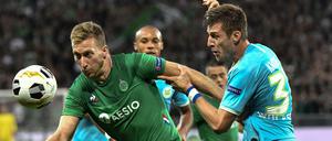 Der VfL Wolfsburg (Szene mit Robin Knoche, rechts) kam gegen Saint-Etienne zu einem 1:1-Unentschieden. 