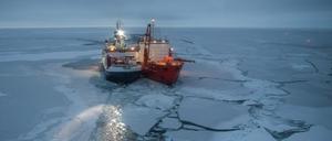 Die „Polarstern“ (l.) und der russische Eisbrecher „Akademik Fedorov“.