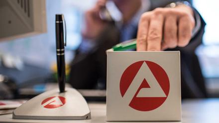 Weniger zu schreiben: Die Arbeitslosigkeit ist in Deutschland trotz schwächelnder Konjunktur niedrig. 