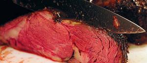 Fleisch und Wurst stehen im Verdacht, verschiedene Krankheiten auszulösen.