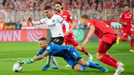Gefordert. Marvin Friedrich (rechts) und Torwart Rafal Gikiewicz (vorne) gehörten in der Zweiten Liga zu den wichtigsten Stützen der Berliner.