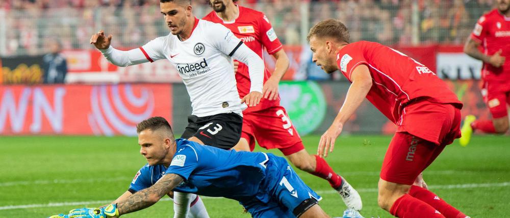 Gefordert. Marvin Friedrich (rechts) und Torwart Rafal Gikiewicz (vorne) gehörten in der Zweiten Liga zu den wichtigsten Stützen der Berliner.