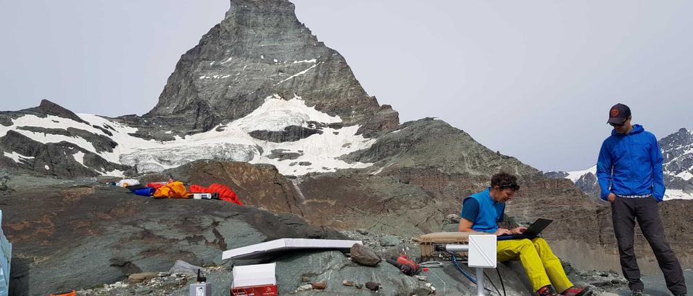Am Matterhorn messen Wissenschaftler mit Hilfe von Sensoren den Zustand der Felsen und des Permafrosts – um rechzeitig vor Felsstürzen warnen zu können.
