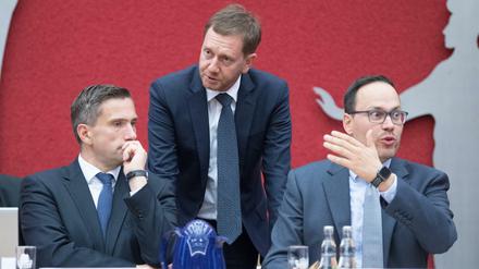 Martin Dulig (SPD, l-r), Michael Kretschmer (CDU) und Dirk Panter (SPD) loten die Möglichkeiten einer "Kenia"-Koalition im Sächsischen Landtag aus.