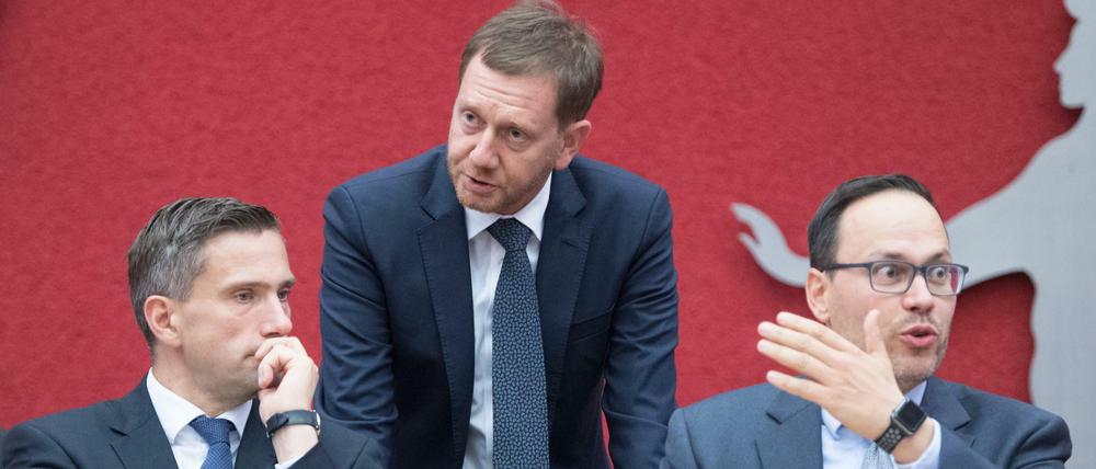 Martin Dulig (SPD, l-r), Michael Kretschmer (CDU) und Dirk Panter (SPD) loten die Möglichkeiten einer "Kenia"-Koalition im Sächsischen Landtag aus.