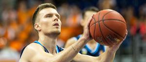 Er schiebt die ruhige Kugel: Martin Hermannsson hat derzeit den Spielaufbau bei Alba Berlin im Griff.