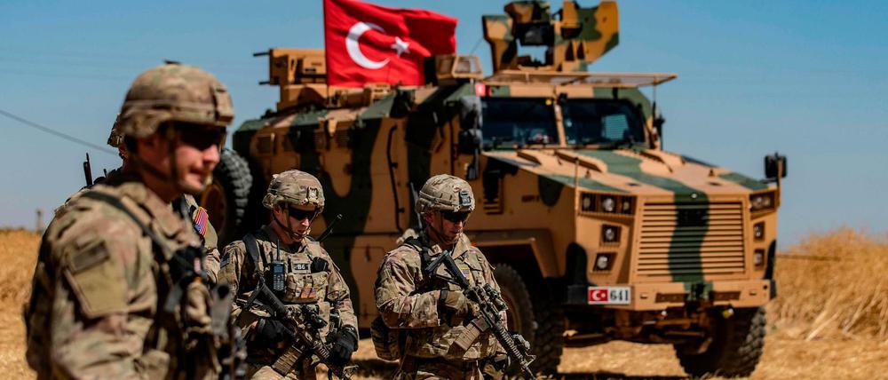 Türkische Truppen im Grenzgebiet zu Syrien. 