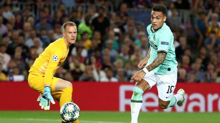 So sieht man sich wieder. In der Champions League schoss Lautaro Martinez vor einer Woche ein Tor gegen Marc-André ter Stegen im Kasten des FC Barcelona. Nun treffen die beiden im Länderspiel erneut aufeinander. 