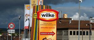 Blick auf die Produktionsgebäude des Fleischherstellers Wilke Wurstwaren.