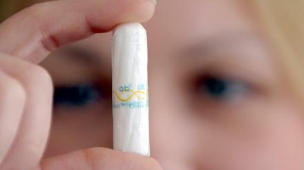 Für Hygiene-Produkte wie Tampons fällt bisher der volle Mehrwertsteuersatz von 19 Prozent an.