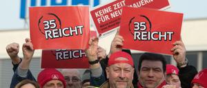 Seit anderthalb Jahren bemüht sich die Gewerkschaft um eine schrittweise Arbeitszeitverkürzung im Osten, um bis 2031 die Angleichung an das Westniveau zu erreichen. Bislang ohne Erfolg.