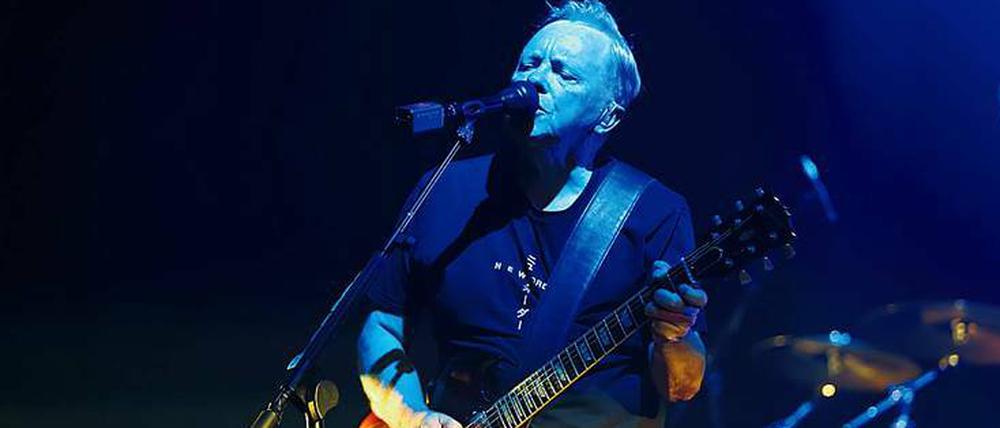 Bernard Sumner mit New Order in Berlin. 