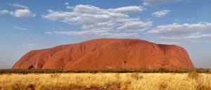 Australiens "Heiliger Berg", der Uluru (Ayers Rock). Der Berg darf vom 26. Oktober 2019 an nicht mehr von Touristen bestiegen werden. 