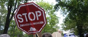 Zum Vergleich: Im Jahr 2018 führten die sechs größten landeseigenen Wohnungsunternehmen 418 Zwangsräumungen durch.