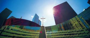 Die First Baptist Church in Dallas. Hier predigt Robert Jeffress, der auf Fox News ein Millionenpublikum erreicht und Trump verteidigt.