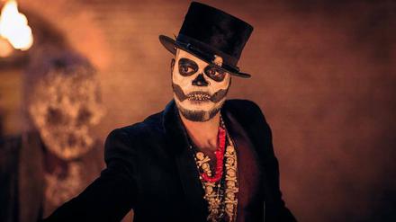 Selten im deutschen TV: Ein Voodoo-Priester (Claude Musungayi) beschwört die Geister der Toten.