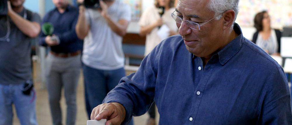 Parlamentswahlen in Portugal: Premierminister Antonio Costa gibt seine Stimme ab. 