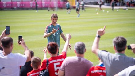 Augen zu und durch: Thomas Müller durchlebt bei Bayern München gerade keine einfache Phase.