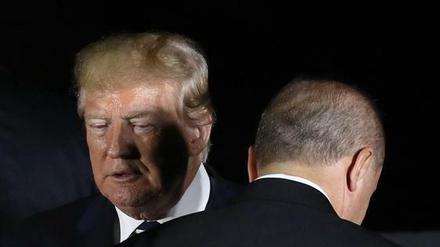 Wer setzt sich durch? US-Präsident Donald Trump hinter dem türkischen Staatschef Recep Tayyip Erdogan vor einigen Monaten.