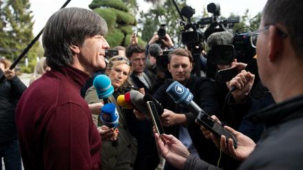 Erklärungsbedarf. Bundestrainer Löw muss seinen Kader noch erheblich verändern.