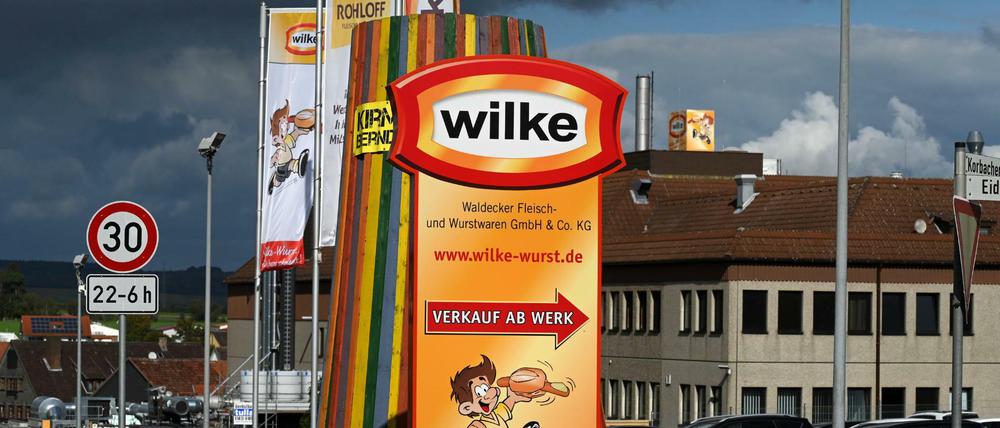 Blick auf die Produktionsgebäude des Fleischherstellers Wilke Wurstwaren. Hier steht die Produktion still. 