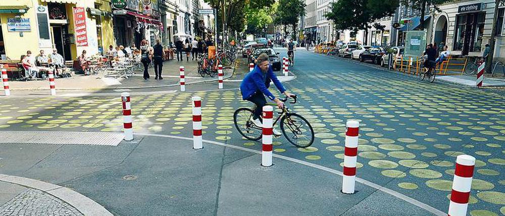 Wie es war. Die Poller an den Kreuzungen in der Bergmannstraße werden bleiben ...