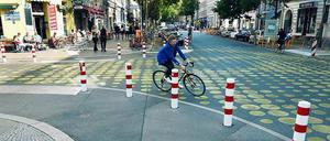 Wie es war. Die Poller an den Kreuzungen in der Bergmannstraße werden bleiben ... 