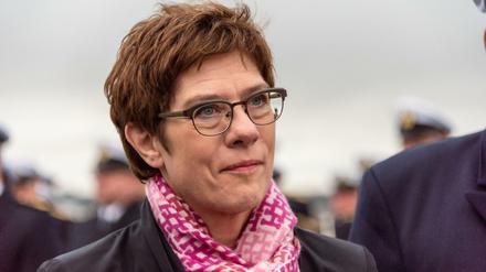 Traurig und wütend. Annegret Kramp-Karrenbauer.