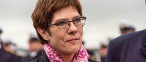 Traurig und wütend. Annegret Kramp-Karrenbauer.