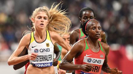 Läuferin mit Swoosh. Auch die Mittel- und Langstreckenläuferin Konstanze Klosterhalfen (l.) nahm am Oregon-Projekt teil.