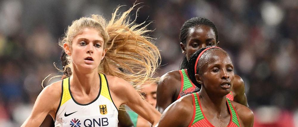 Läuferin mit Swoosh. Auch die Mittel- und Langstreckenläuferin Konstanze Klosterhalfen (l.) nahm am Oregon-Projekt teil.