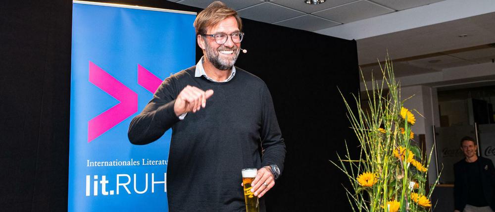 Prost. Auch Klopp kommt zur Vorstellung von Watzkes Biografie.