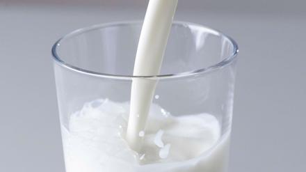 Fettarme Milch soll mit Bakterien belastet sein.