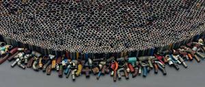Roman Ondáks Werk „Perfect Society“ (2019) besteht aus Gas- und Wasserrohren