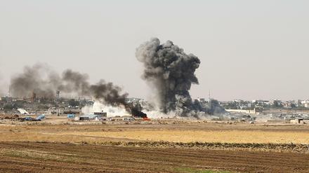 Rauchwolke am 12. Oktober 2019 über der nordsyrischen Stadt Ras al-Ain. 