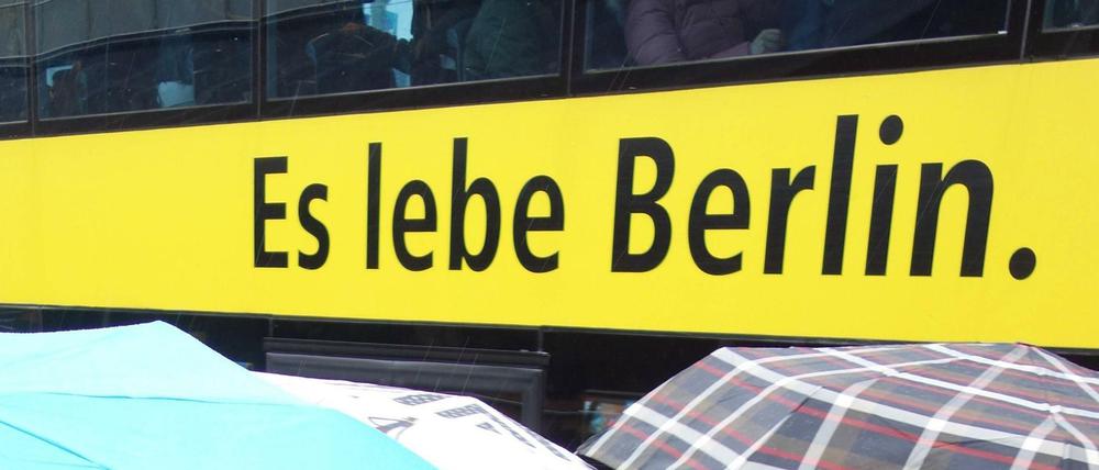 Dass die BVG-Busse bei Regenwetter dreckig werden, lässt sich gar nicht verhindern.