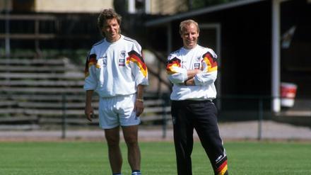 Bundestrainer Berti Vogts (rechts) mit Nachwuchstrainer Hans-Jürgen Dörner.